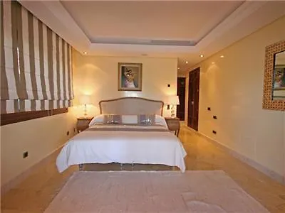 Bonito Apartamento En Torre Bermeja, Nueva Milla De Oro Apartamento