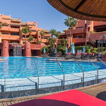 Bonito Apartamento En Torre Bermeja, Nueva Milla De Oro Apartamento